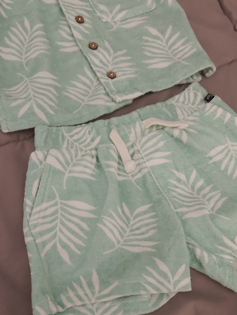 Volcom Set - Picture 3 of 3